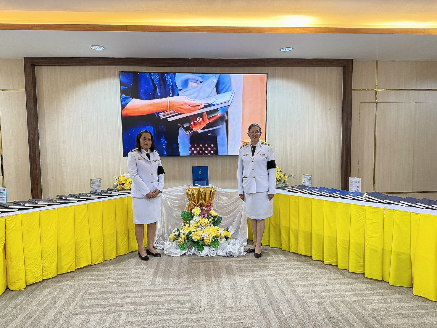 title - วันที่ 2 มีนาคม 2569 เวลา 10.00 น. นายวิทูล ประดิษฐบุญ ปฏิรูปที่ดินจังหวัดปราจีนบุรี มอบหมายให้ เจ้าหน้าที่ ส.ป.ก.ปราจีนบุรี เข้าร่วมพิธีมอบปฏิทินหลวง พุทธศักราช 2569 พระราชทานสำหรับความสุขปีใหม่ เบื้องหน้าพระบรมฉายาลักษณ์  และพิธีมอบหนังสือสารานุกรมไทยสำหรับเยาวชนฯ เล่ม 45 ฉบับพระราชทาน